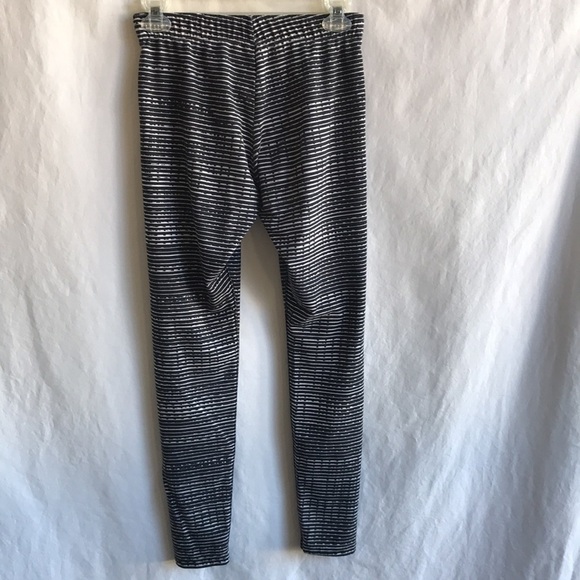 Nike black and white “Just Do It” leggings, size M - Picture 5 of 9